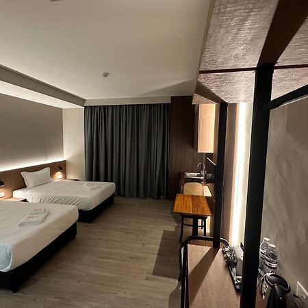 Roxy Hotel Aiman Kuching Esterno foto